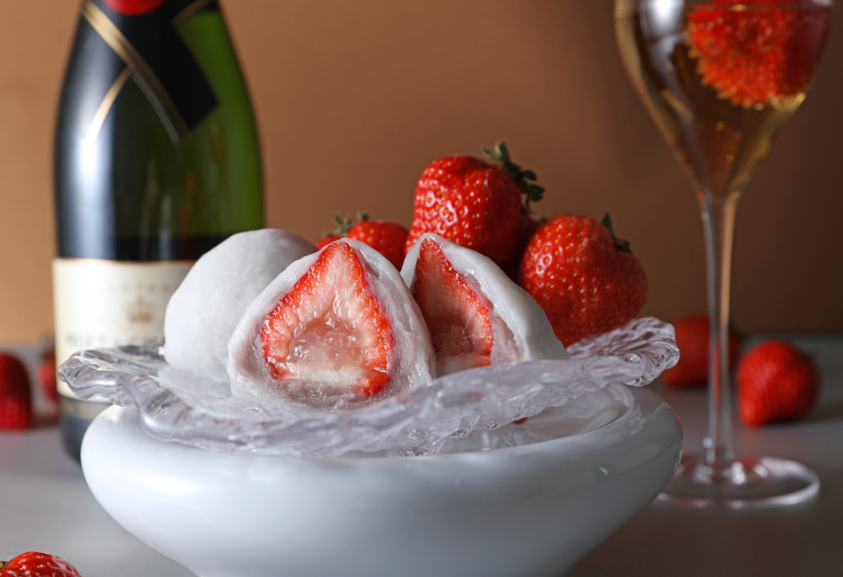 シャンパンいちご大福 黒あん 6個入り