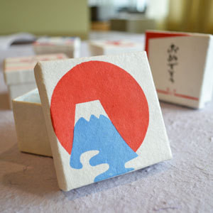 手刷小箱入こんぺい糖　日の出富士山