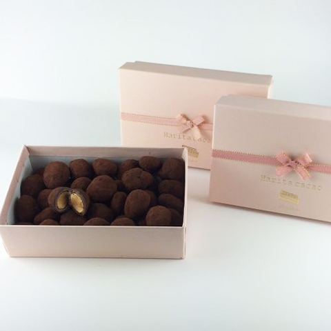 アーモンドチョコレート 130g入 桃色のプレゼントBox