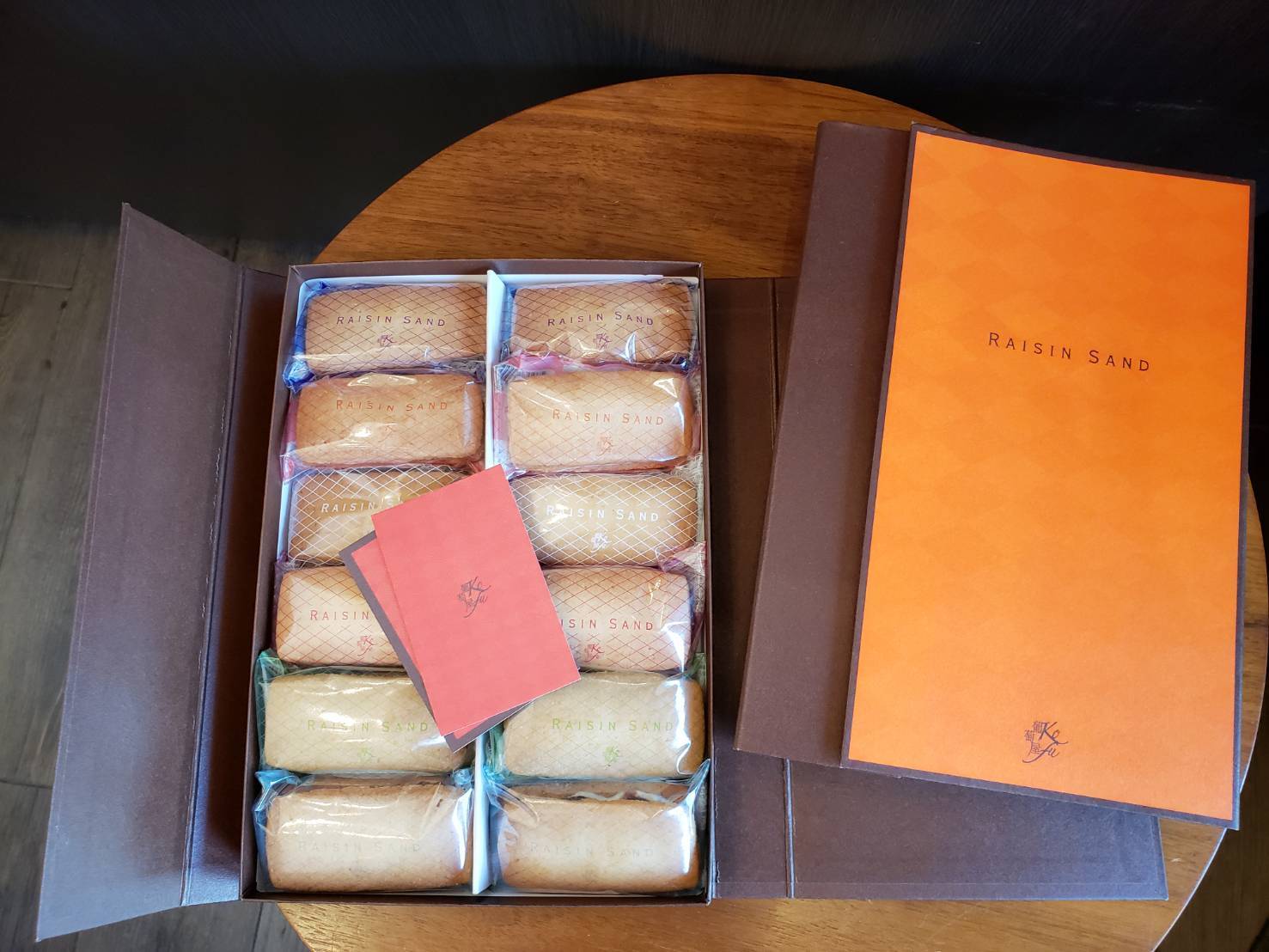 レーズンサンドアソート12枚 (6種各2袋 / ギフト箱入)