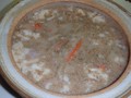 こぼうとニンジンがたっぷり入ってます(3~4人用の土鍋使用してます)