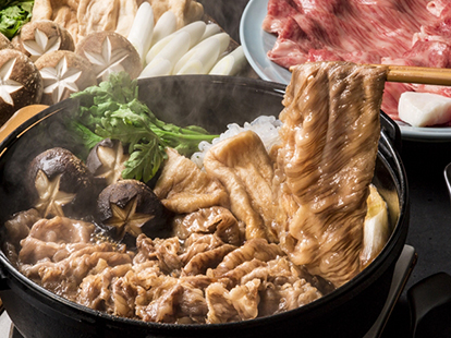 ベストお取り寄せ大賞2025 鍋部門 金賞 / 特上近江牛霜降り　すき焼きしゃぶしゃぶ用　500g（約4～5人前）【化粧箱入り】/近江牛通販かねきち