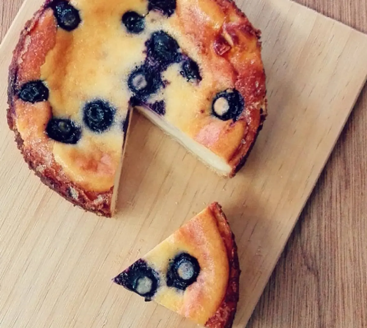 ブルーベリーベイクドチーズケーキの画像