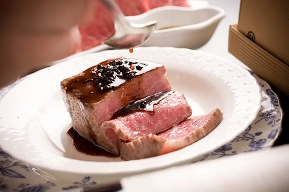 A5ランクのロ－ストビ―フ トリュフソース付きの画像