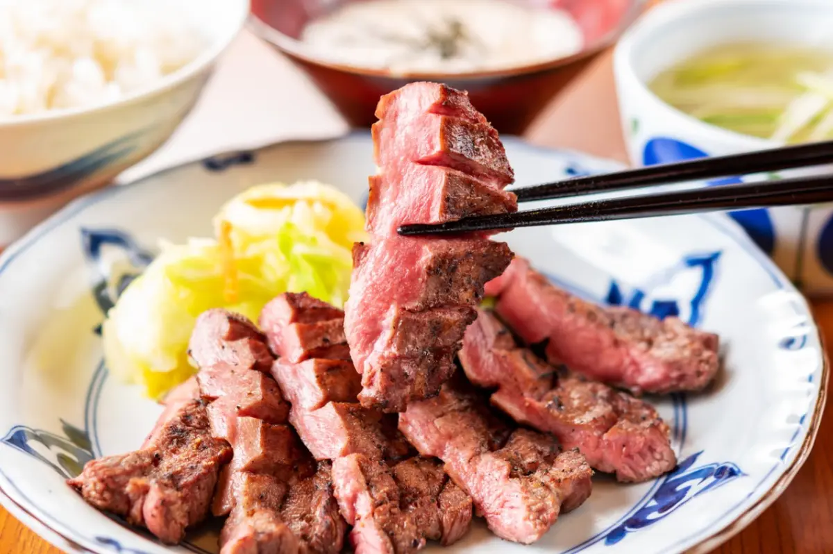 【牛タン自家製】 手切り厚切り牛タン440g （2～3人前）の画像