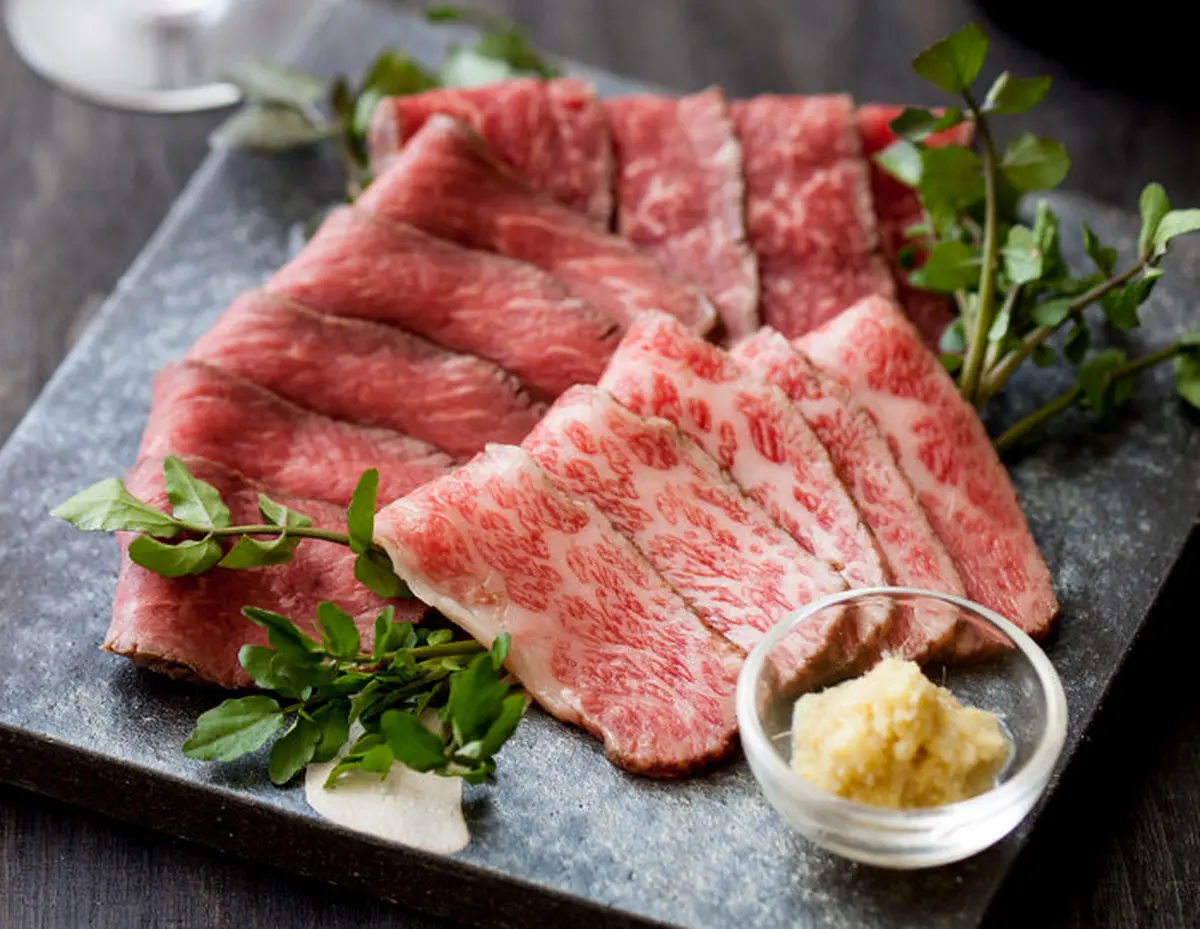 近江牛特選和風とろ生ローストビーフ （トロ赤身合計250gセット）【化粧箱入】の画像