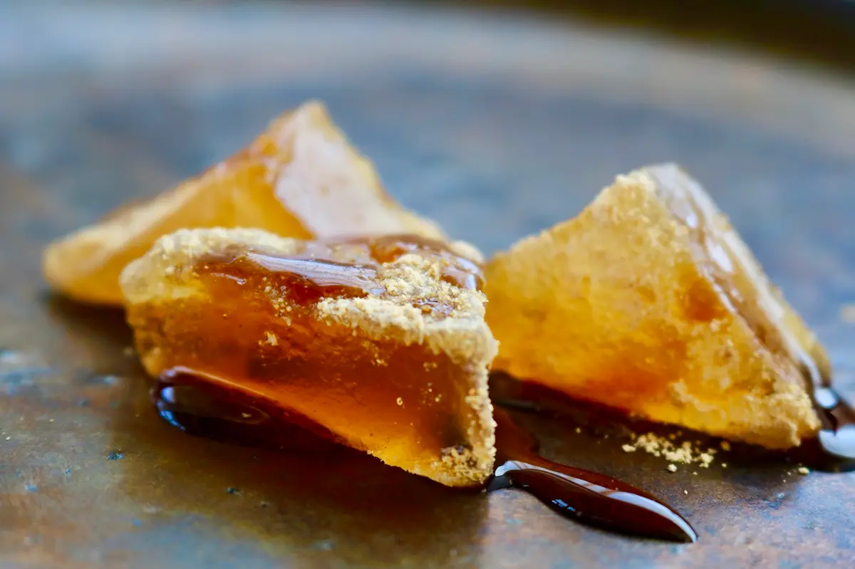 桐箱入り 由布院わらび餅 真空パック200g×4種詰合せ（黒糖きな粉×1・きな粉×1・抹茶きな粉×1・チョコ×1）の画像