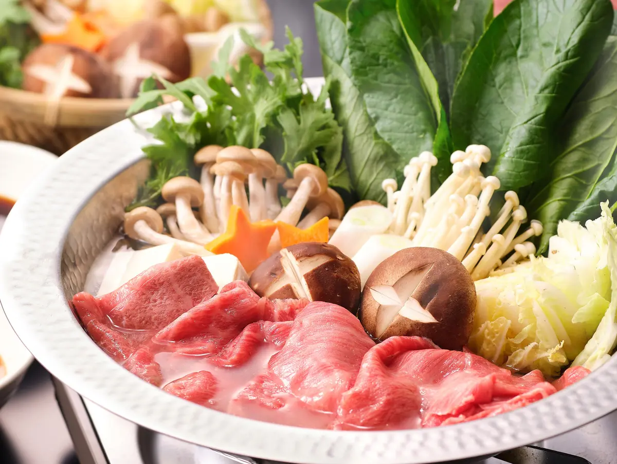 特上近江牛霜降り すき焼きしゃぶしゃぶ用 500g（約4～5人前）【化粧箱入り】の画像