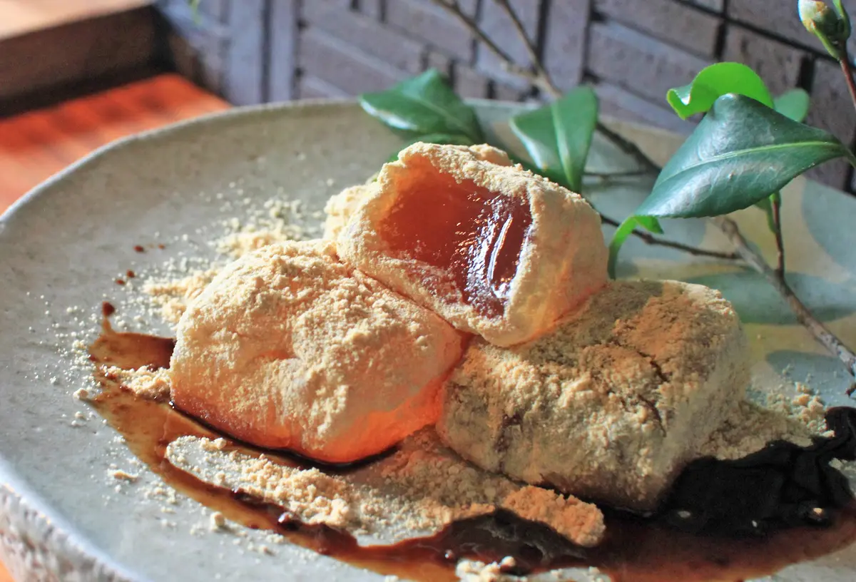 桐箱入り　由布院わらび餅 真空パック200g×4個詰合せ（きな粉×2・抹茶きな粉×1・黒糖きな粉×1）の画像