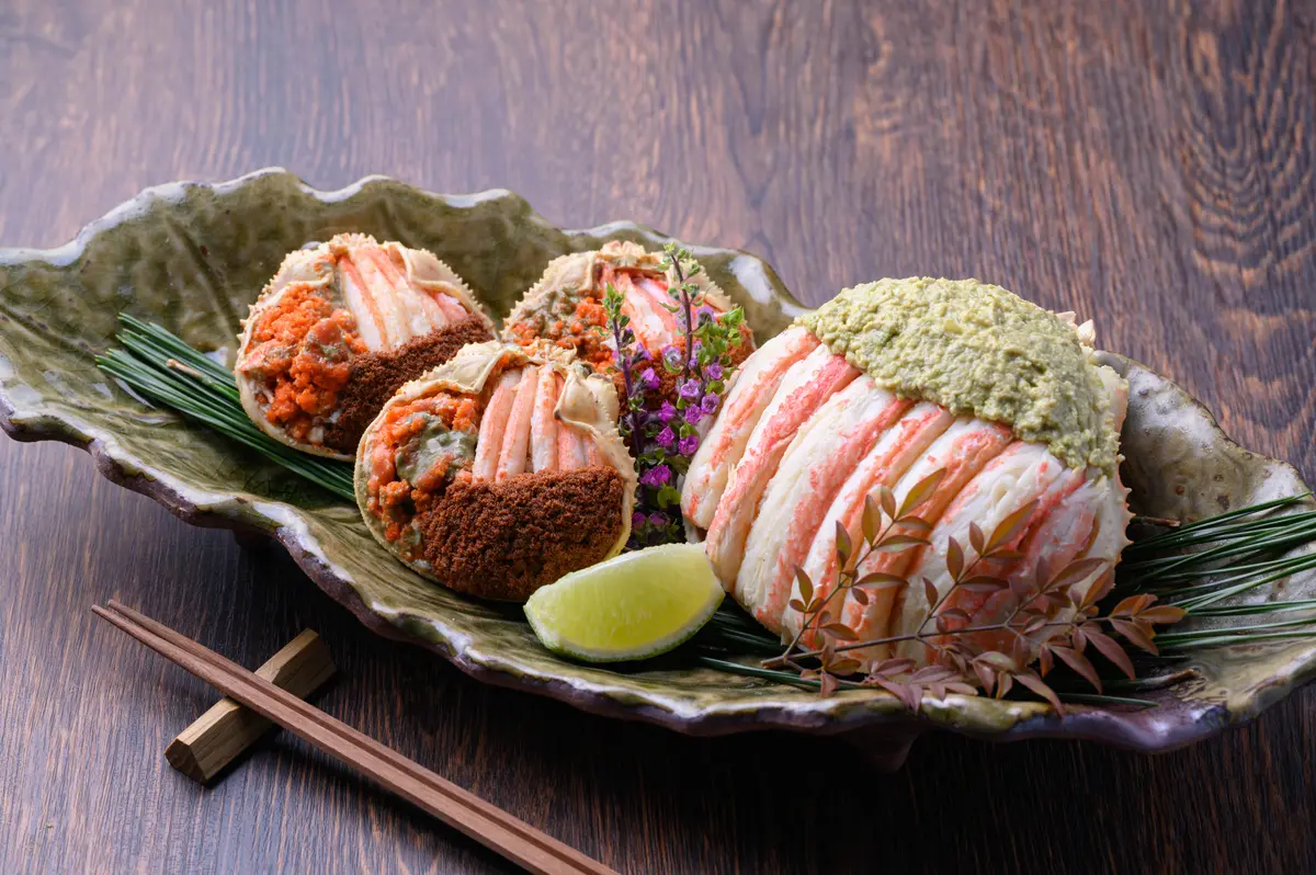 プレミアムズワイガニ 雌雄の甲羅盛り 夫婦宝船 中小サイズ（雄700g級1匹（正味240g） 雌150g級3匹使用）の画像