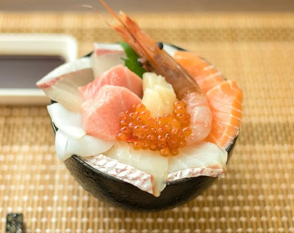 8種の海鮮丼の画像