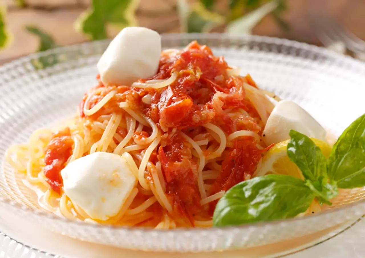 奥出雲高原トマトソース　フレッシュモッツァレラチーズ添えの画像