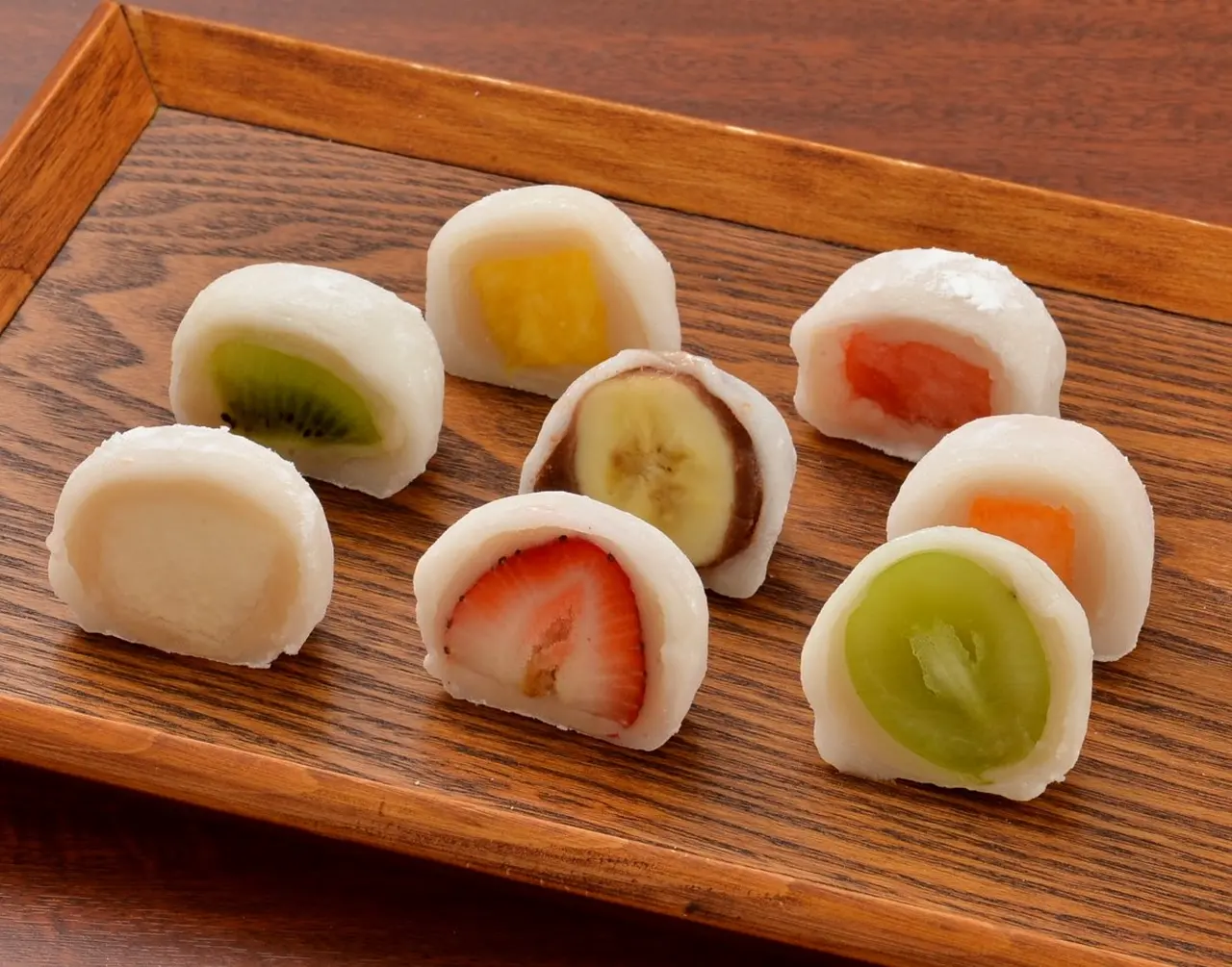 フルーツ大福　イチゴ・キウイフルーツ・パイナップル　各２個入り　合計６個入りの画像