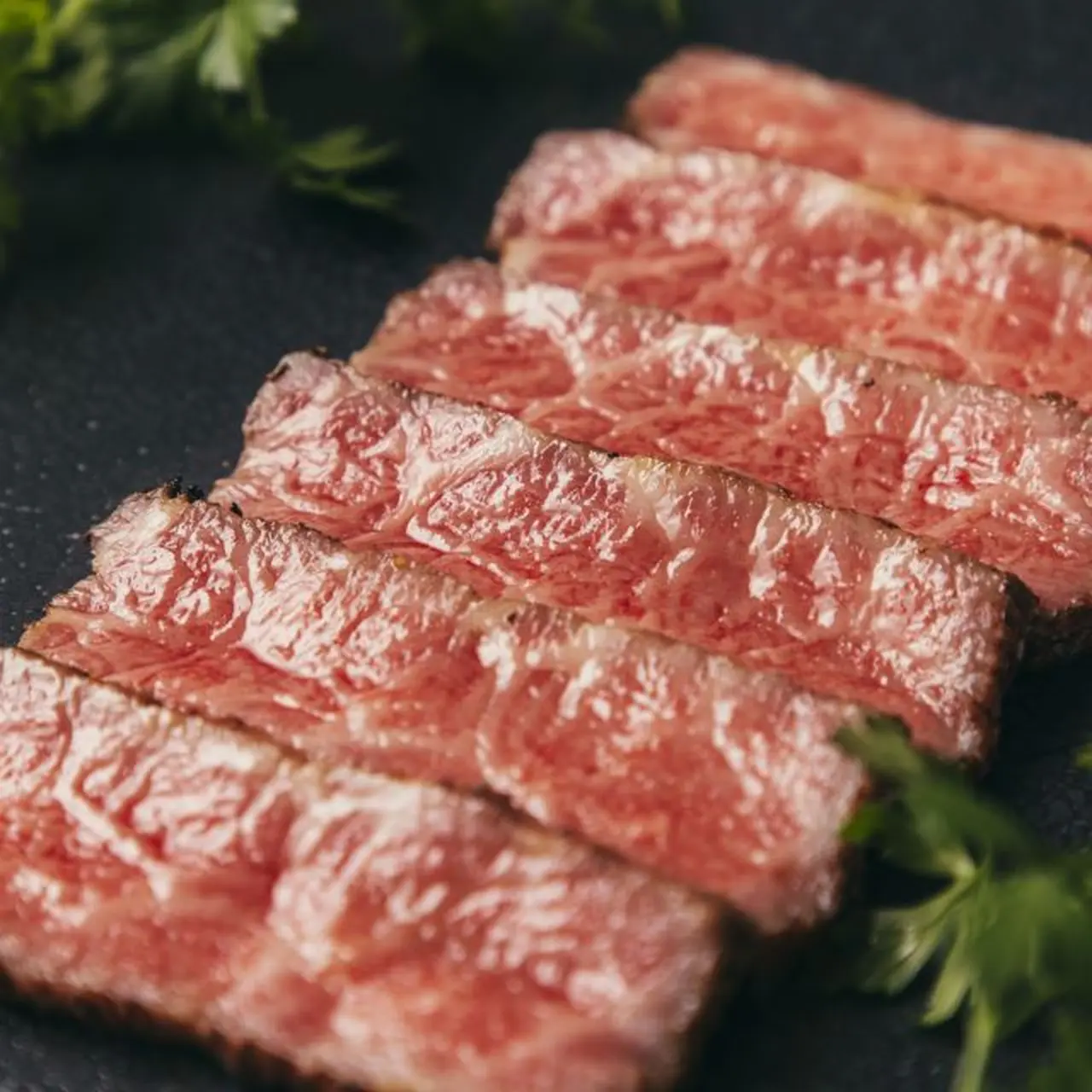 うしごろ特製“極” 和牛ローストビーフ（ザブトン）の画像