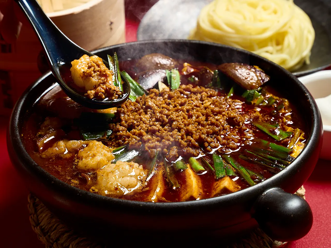 本格四川 痺れる辛さの麻婆もつ鍋(2~3人前)の画像