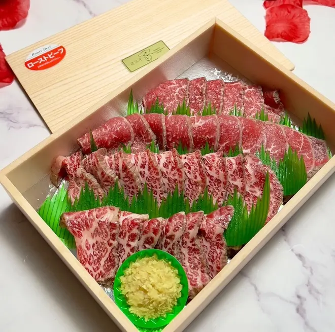 近江牛特選和風とろ生ローストビーフ（トロ赤身合計250gセット）【化粧箱入】のサブ画像