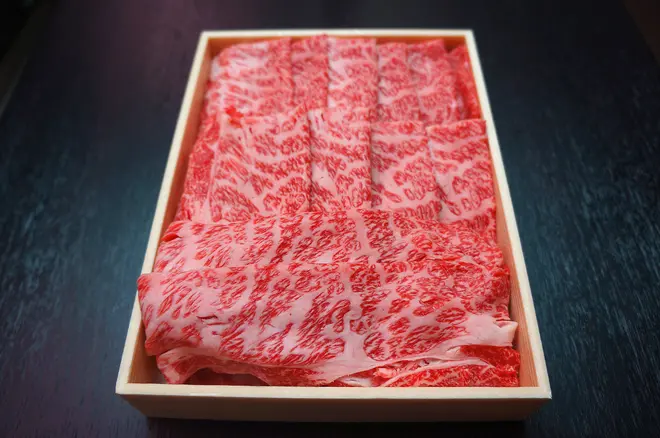 特上近江牛霜降り すき焼きしゃぶしゃぶ用 500g（約4～5人前）【化粧箱入り】のサブ画像