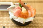 8種の海鮮丼の画像