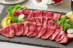 近江牛特選和風とろ生ローストビーフ（トロ赤身合計250gセット）【化粧箱入】の画像