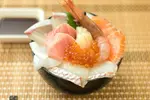 8種の海鮮丼の画像