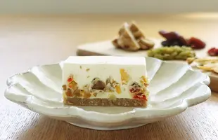 ドライフルーツのレアチーズケーキ 【6個入り】のサムネイル