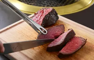 門崎熟成肉塊焼き (赤身＆霜降り：120g×2個)のサムネイル