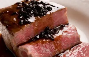 Ａ５ランクローストビーフ　＜トリュフソース付＞のサムネイル