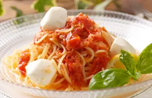 奥出雲高原トマトソース　フレッシュモッツァレラチーズ添えのサムネイル