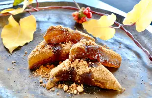 桐箱入り 由布院わらび餅4個詰め合わせ（抹茶きな粉・黒糖きな粉）のサムネイル