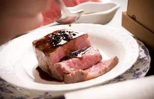 A5ランクのロ－ストビ―フ トリュフソース付きのサムネイル