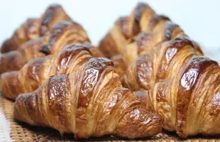 メープル１本 と 白神酵母クロワッサン-３個のサムネイル