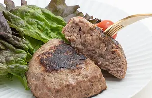 鳥益 牛肉100％ ハンバーグ (焦げ目付)150gのサムネイル