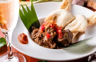 本場の牛肉＆鶏肉ルンダン＋ナシゴレンミールキット＆クッキーセットのサムネイル