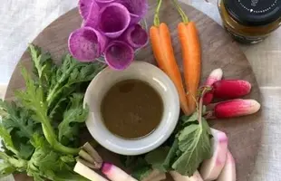 「新鮮野菜のバーニャカウダ特選野菜」＆「かにみそバーニャカウダソース」セットのサムネイル