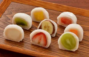 フルーツ大福　イチゴ・キウイフルーツ・パイナップル　各２個入り　合計６個入りのサムネイル