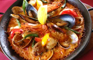 贅沢魚介のパエリア2名様分のサムネイル