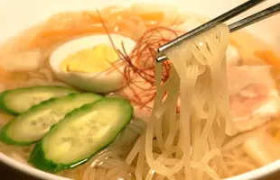 中山自家製水キムチのオリジナル冷麺セットのサムネイル