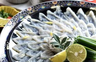 本場下関直送!国産とらふぐ刺しセット<3～4人前>のサムネイル