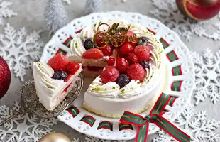 クリスマスのためのベリーと米粉のケーキのサムネイル