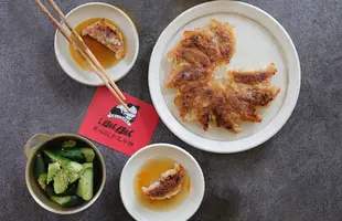 古都の元祖焼餃子（にんにく入り）30個 タレ付のサムネイル