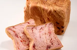 ボローニャデニッシュ食パン　贅沢いちご 1.5斤のサムネイル