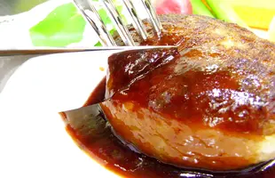 イベリコ豚肉100％ハンバーグ4個セット【岩住ゆうこさん推薦】のサムネイル