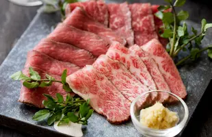 近江牛特選和風とろ生ローストビーフ （トロ赤身合計250gセット）【化粧箱入】のサムネイル