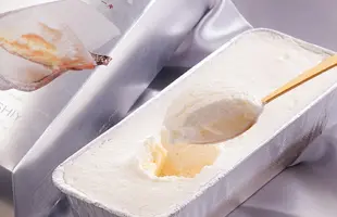 銀色のチーズケーキのサムネイル