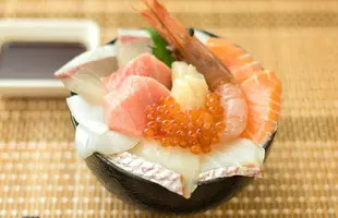 8種の海鮮丼のサムネイル
