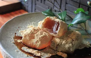 桐箱入り 由布院わらび餅 真空パック200g×4個詰合せ（きな粉×2、抹茶きな粉×1、黒糖きな粉×1） のサムネイル