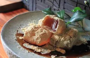 桐箱入り 由布院わらび餅 真空パック200g×4個詰合せ（きな粉×2、抹茶きな粉×1、黒糖きな粉×1）のサムネイル