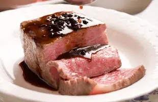 A5ランクのローストビーフ（トリュフソース付）のサムネイル
