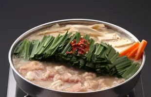 博多国産牛生もつ鍋セット しょうゆ味（4〜5人前）【野菜付】 のサムネイル