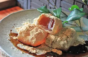 桐箱入り　由布院わらび餅 真空パック200g×4個詰合せ（きな粉×2・抹茶きな粉×1・黒糖きな粉×1）のサムネイル